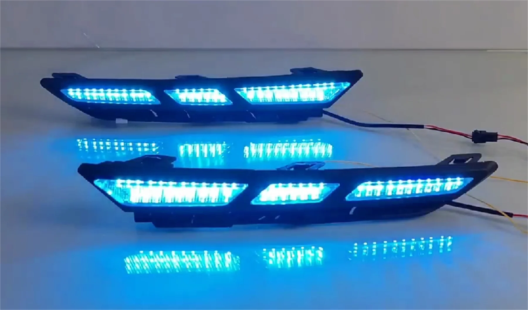 

Suitable for Car LED DRL Daytime Running Light daylight for Besturn B70 With Yellow Turn Signal and Blue night mode