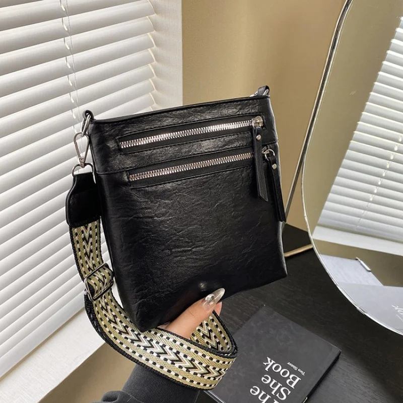 

Trendy Women's Messenger Bag Made Of Leather, Adjustable Crossbody Strap, Classic Elegant Handbag For Ladies Daily Use