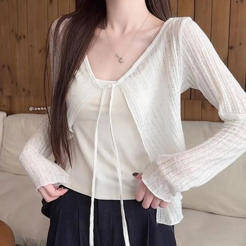 

Korean White Lace Up V-Neck Long Sleeved Sunscreen Jacket for Women In Summer Loose and Casual Thin Design Long Sleeve T-Shirt