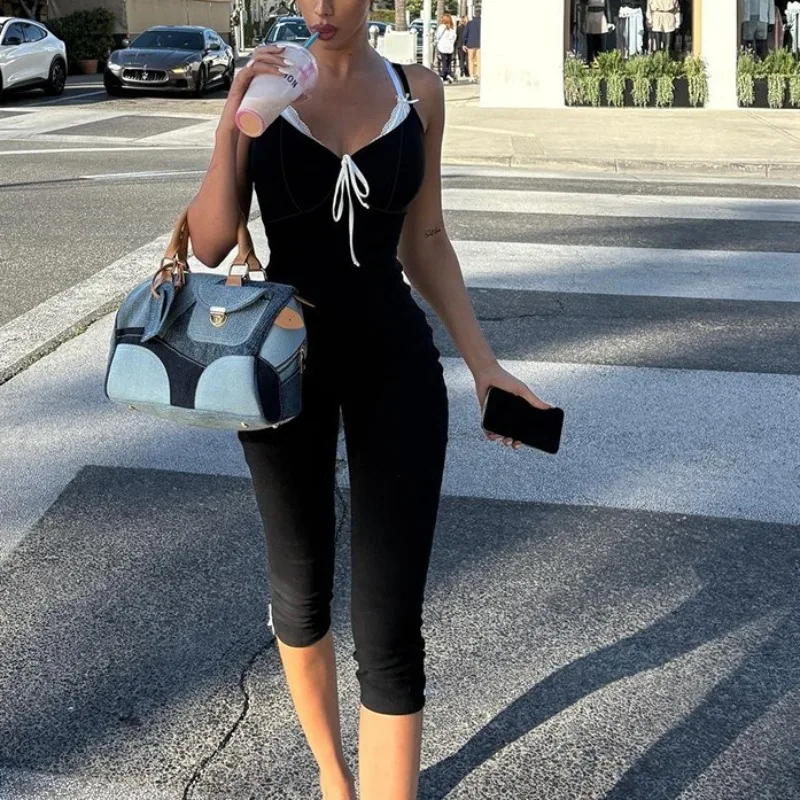 بدلة يوجا كريسناس بحزام سباغيتي أسود 2 في 1 للنساء 2026 بدلة قفز جديدة ضيقة بألوان متباينة عالية الخصر متماسكة بطول الساق