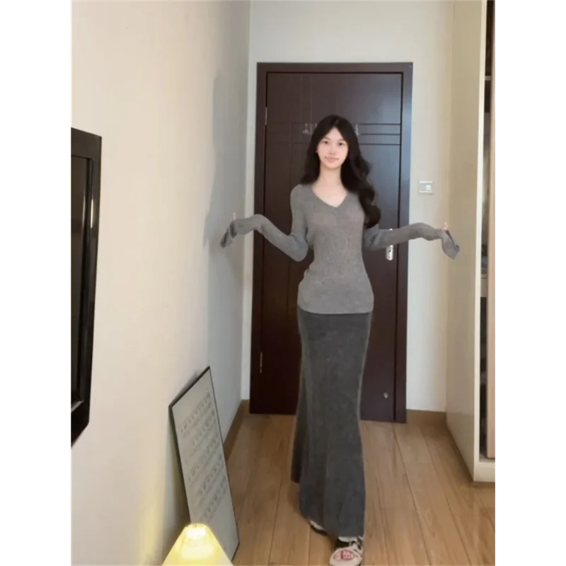 ชุดถักไหมพรมผู้หญิง แขนยาว กระโปรงยาวทรงเข้ารูป โชว์สัดส่วน แฟชั่นทันสมัย