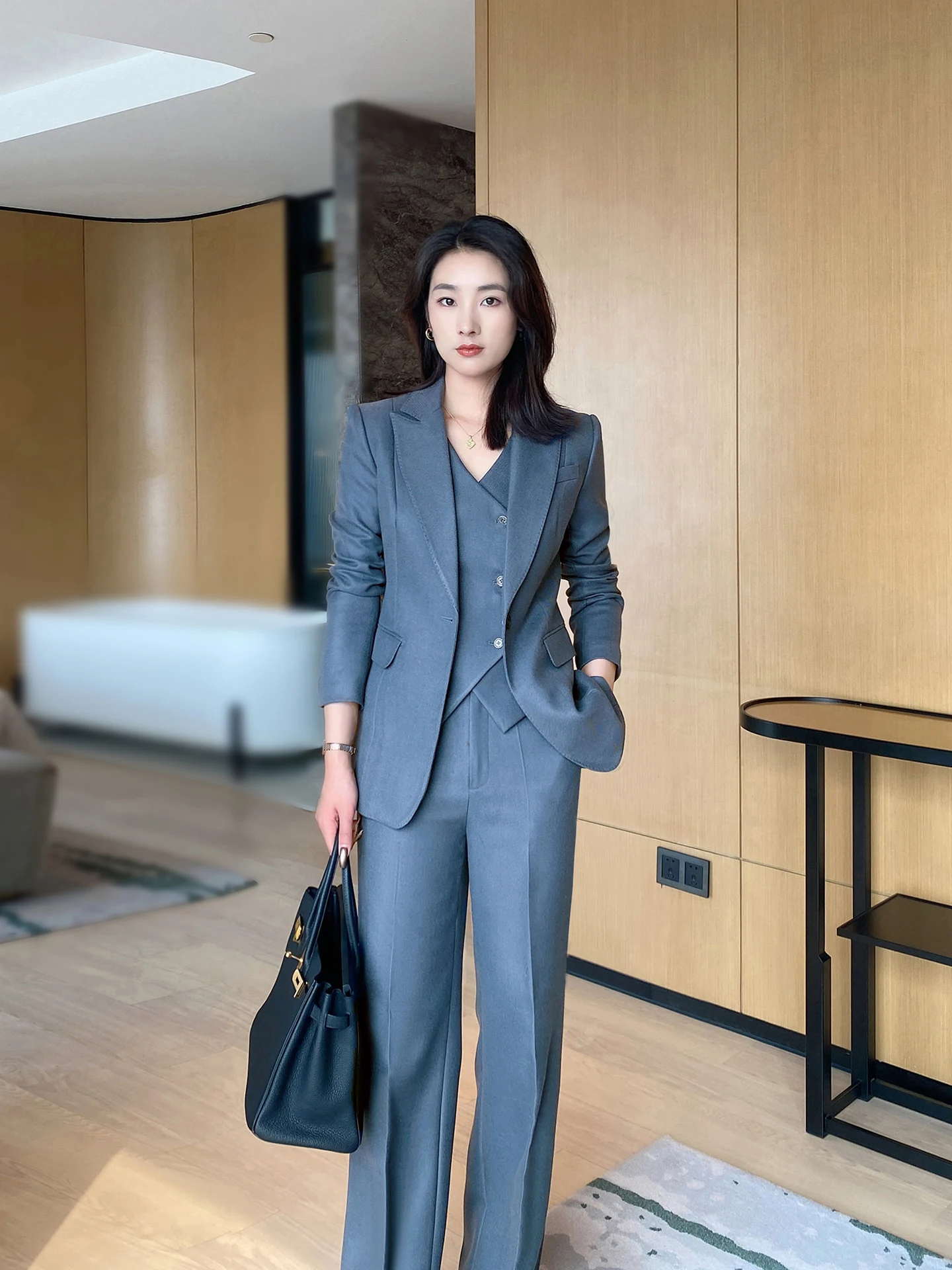 

Зимний утепленный шерстяной деловой костюм: белые и ледяные голубые брюки прямого кроя, комплект для женщин, высококачественная деловая одежда