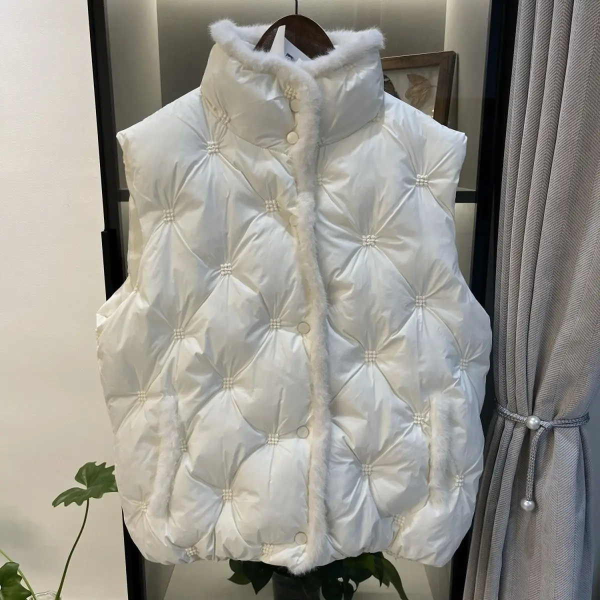 Fashion Stand Collar Cotton-Padded Vest Jacket Women's Warm Outerwear 2025 Winter Lightweight Sleeveless Waistcoat Female
