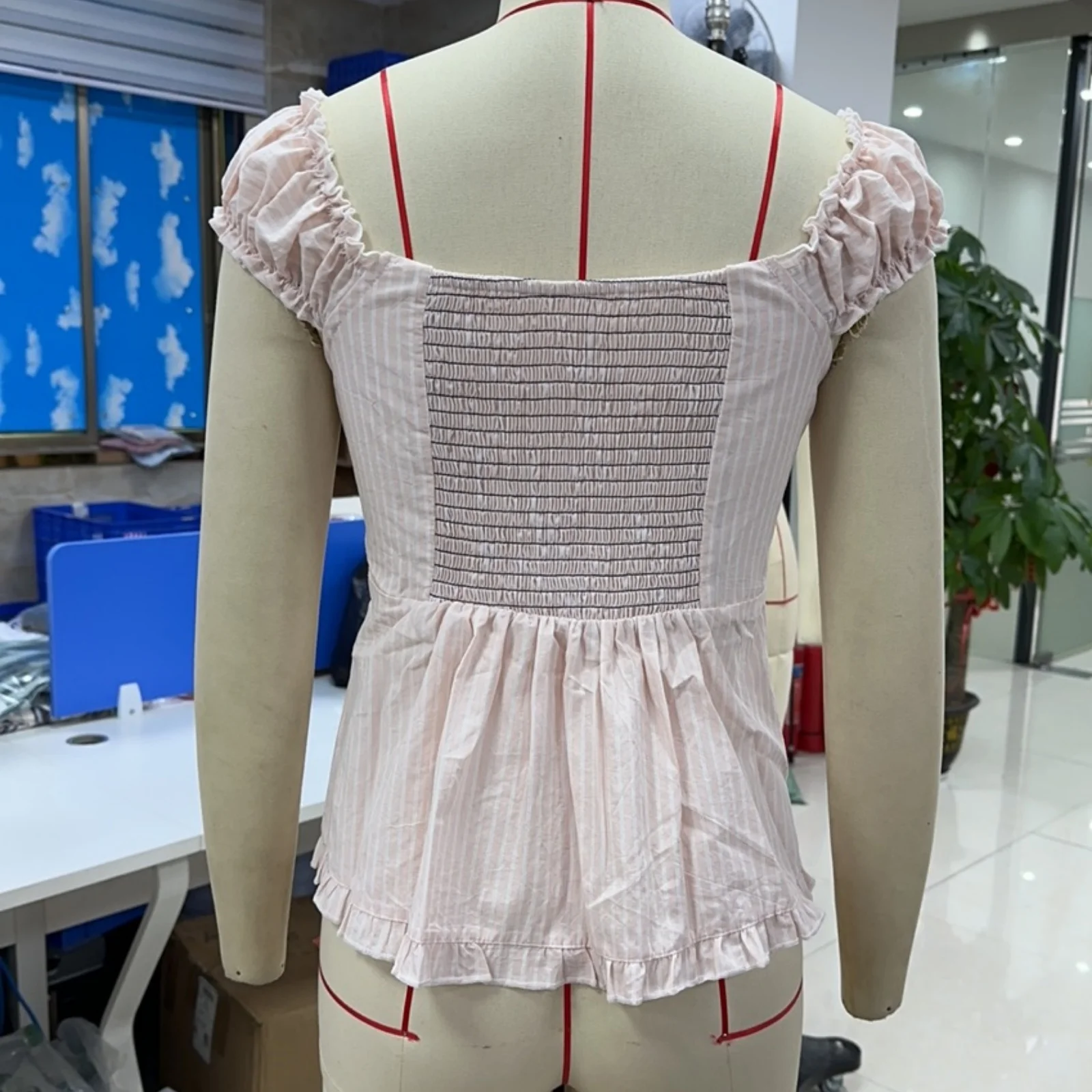 Tops ajustados con cuello de corazón de verano para mujer, camisas fruncidas de moda de manga corta de Color sólido/rayado