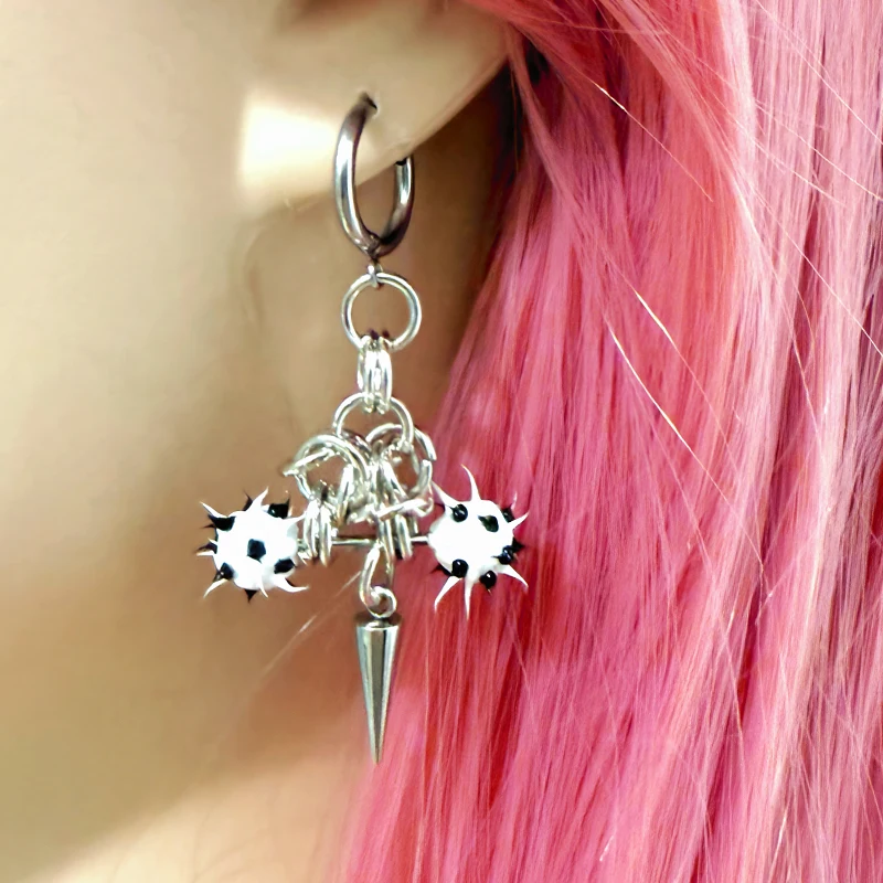 Gothic Jewelry Black Thorn Ball Chain Earrings for Women Fashion Punk Charm Rivet White Thorn Earrings Grunge Rock Accessories