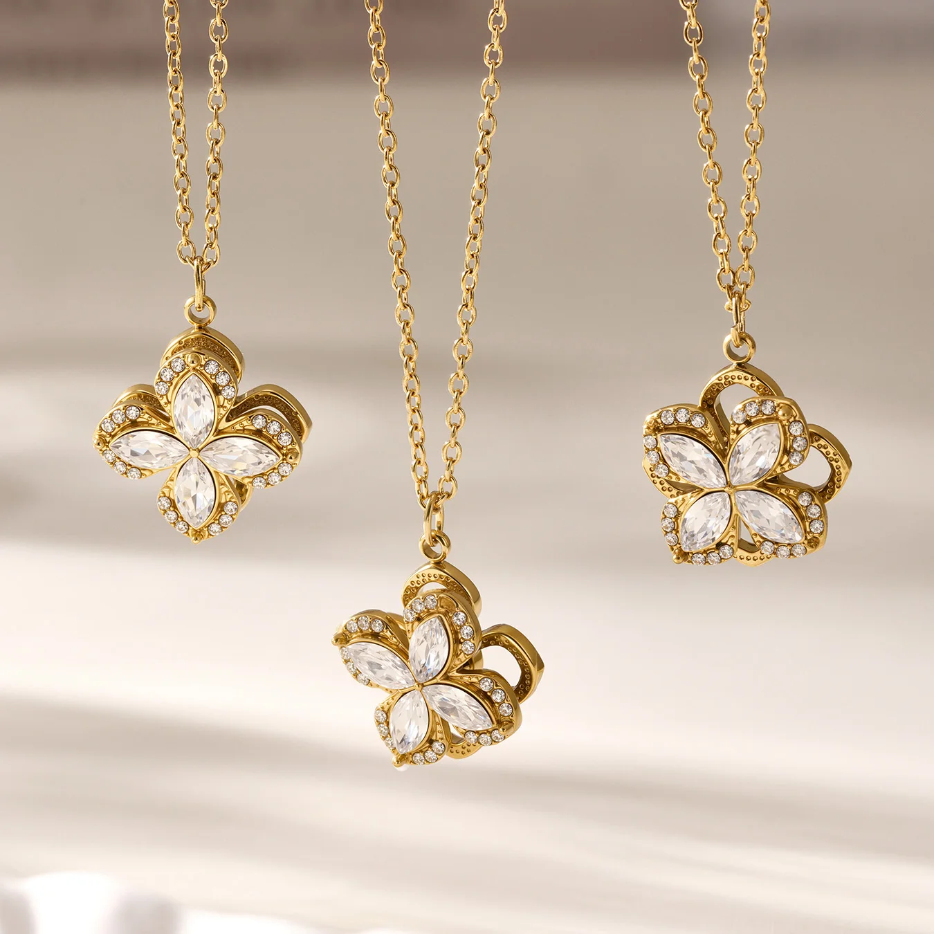 Nivora 빈티지 회전식 지르콘 꽃 스테인레스 스틸 체인 목걸이 귀걸이 반지 여성을위한 매력 웨딩 연회 쥬얼리