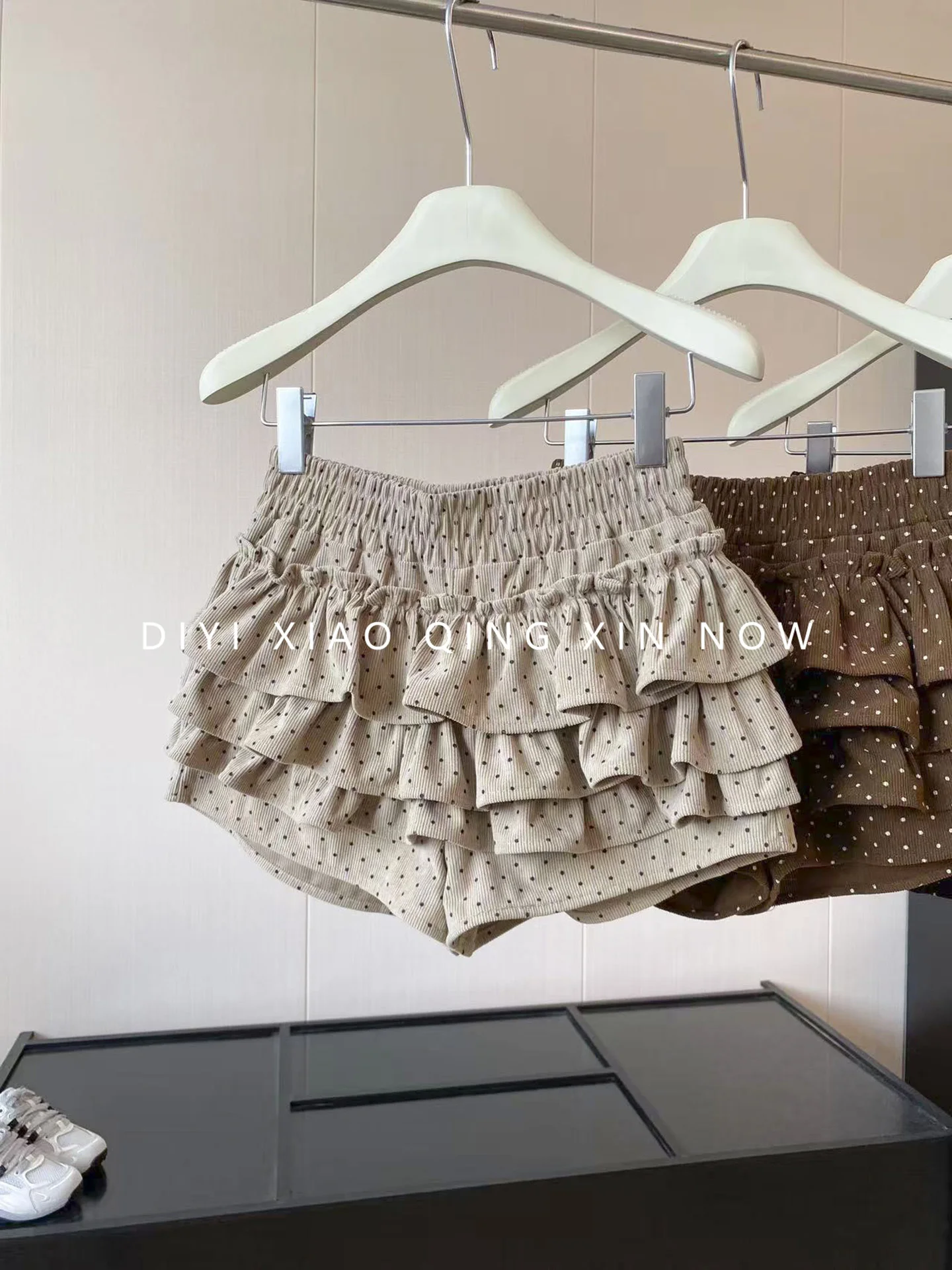 Retro Polka Dot Layered Short Corduroy Elastic Waist Women's Autumn Winter Skirt Pants High Waist A-Line  Skirt Anti-Light