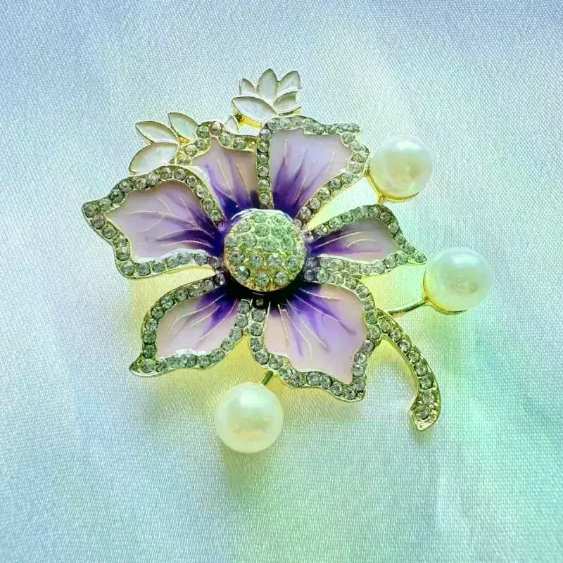 Fashion Purple Lilac Flower Delicate Brooches For Women Clothing Coat Banquet Accessories Gifts