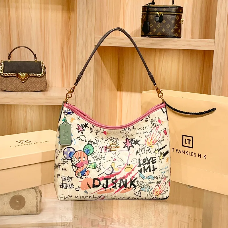 Vintage and Luxury Single Shoulder Bag with Delicate Graffiti Pattern and Contrast Color Design 2026 Women Fashion Crossbody Bag