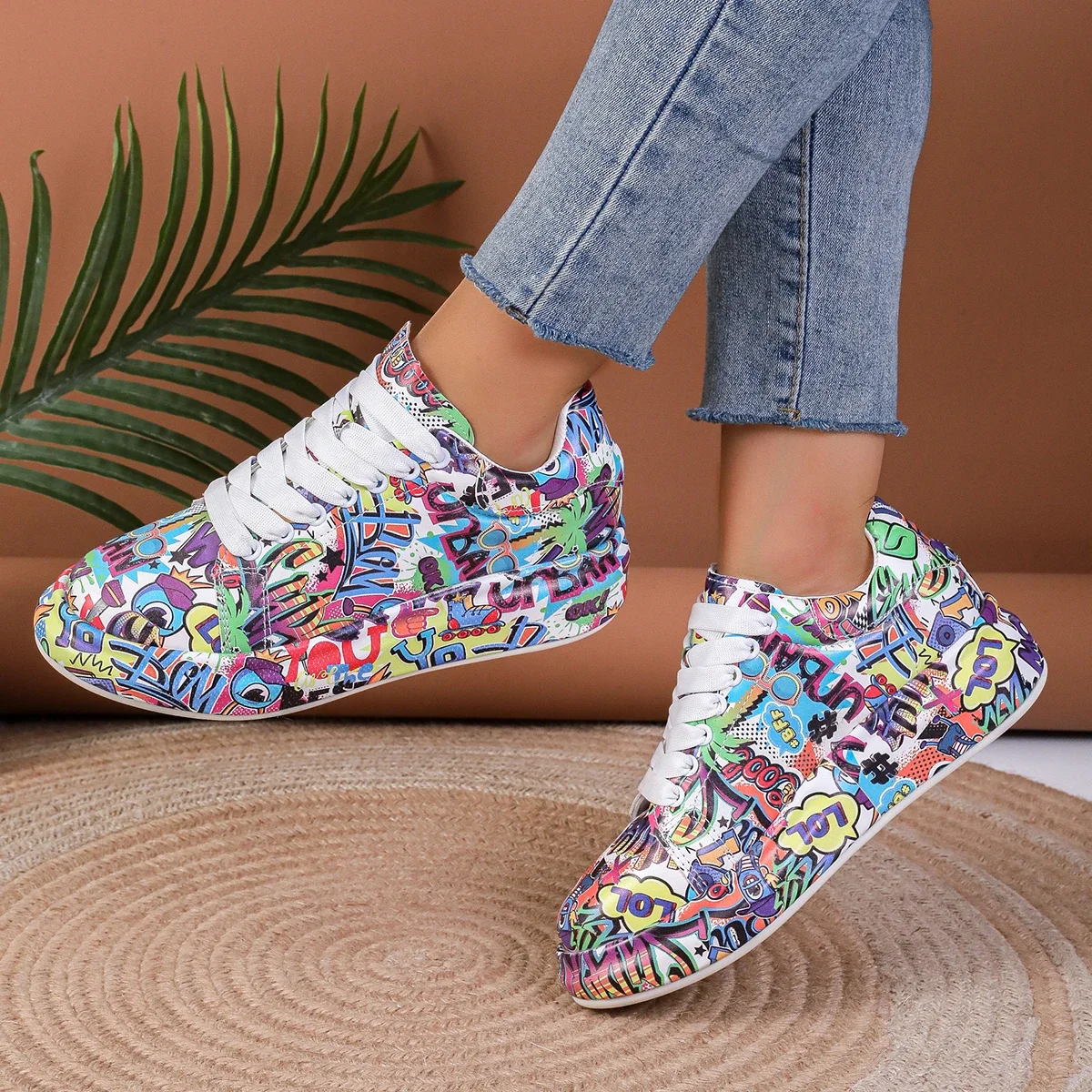 

Thick-soled Increased Women's Sports Shoes Women New Women's Hand-painted Graffiti White Shoes Outdoor Casual Shoes Plus Size 43