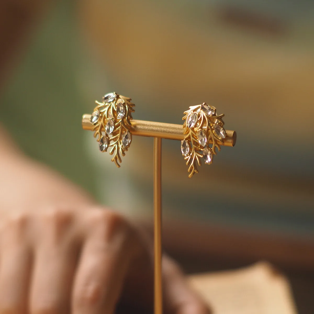 

2025 New Western-Regal Ocean-Motif Gemstone Simulant Stud Earrings - Bold Retro Non-Piercing Artisan Gift Jewelry