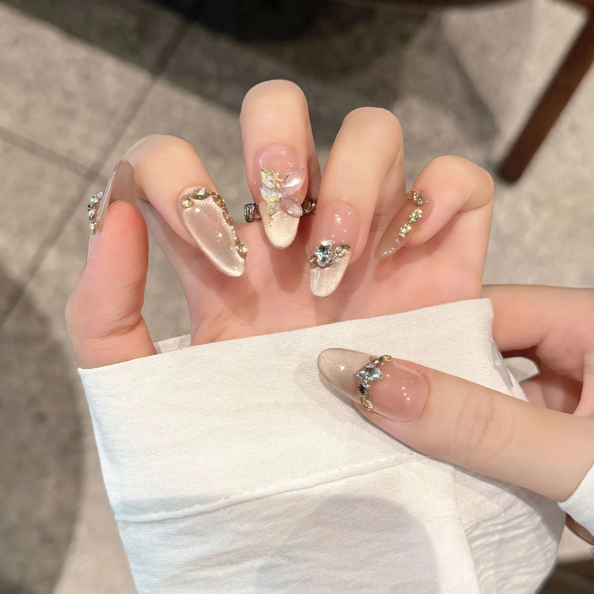 

10Pcs/Set Finished Fake Nails with Butterfly Deisgn Champagne Cat's Eye French Handmade Press on False Nails for Women and Girls