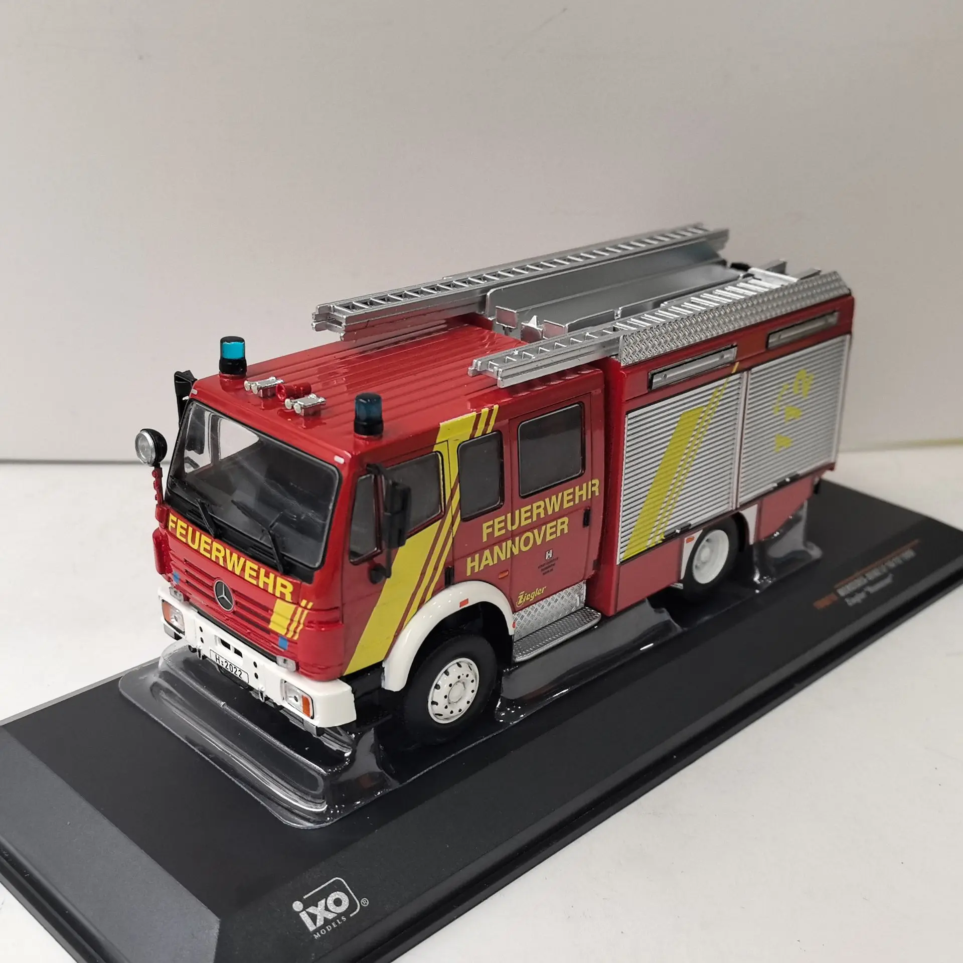 

Diecast IXO 1:43 Scale Mercedes BENZ LF 16/12 Alloy Car Model Collectible Toy Gift Souvenir Display Ornament