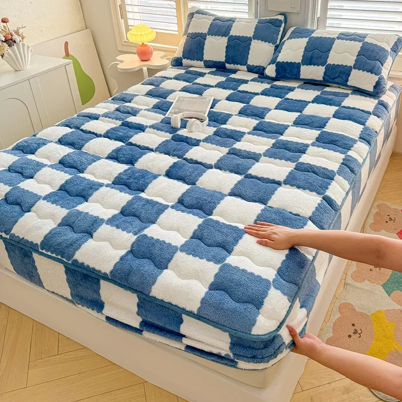 

2024 new class A high gram weight thickened arctic velvet checkerboard series antibacterial warm padded mattress protective pad