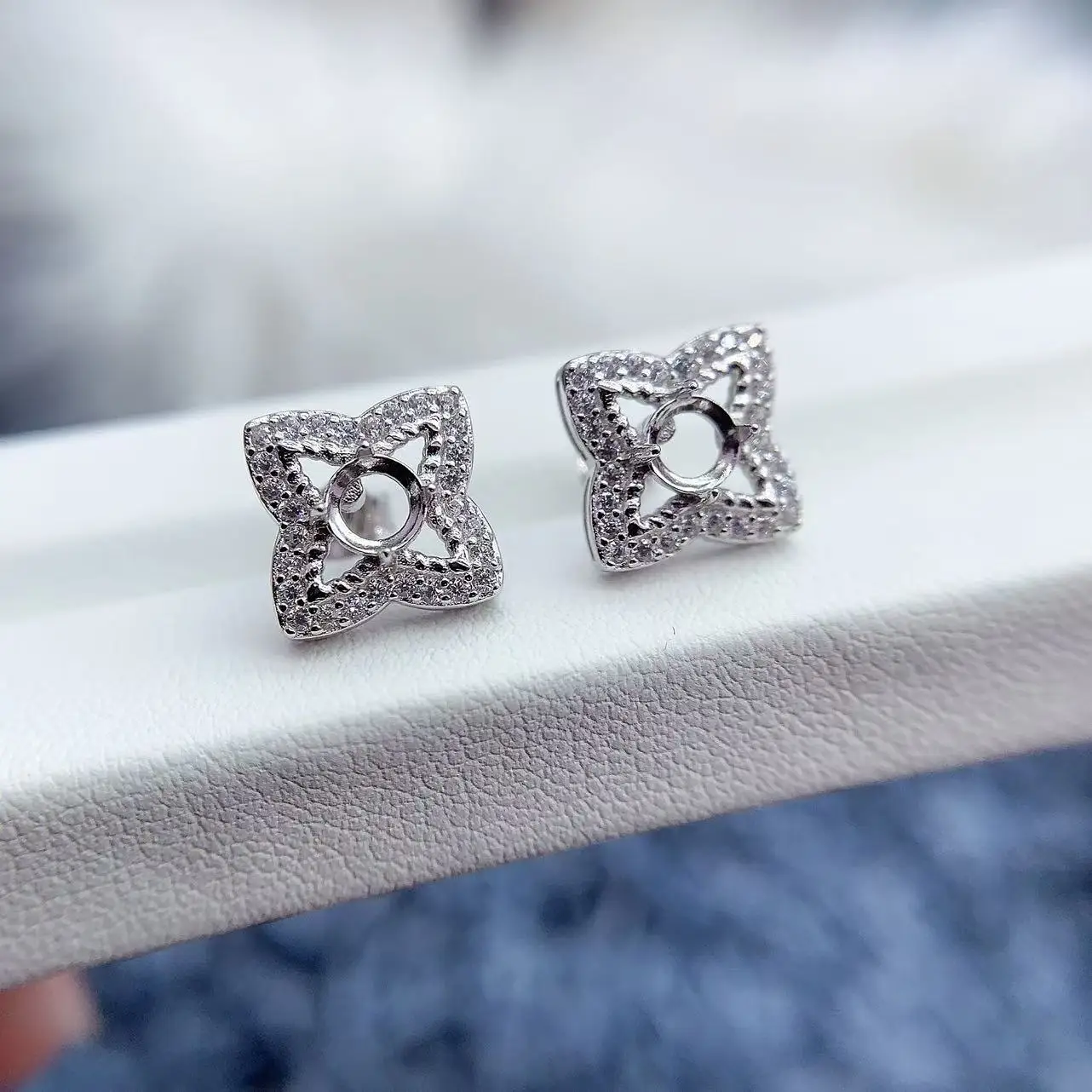 

MeiBaPJ Inlay 4*4mm Round Stone For Womens Earrings Settings S925 Sterling Silver Zircon Classic Jewelry Free Delivery Wholesale