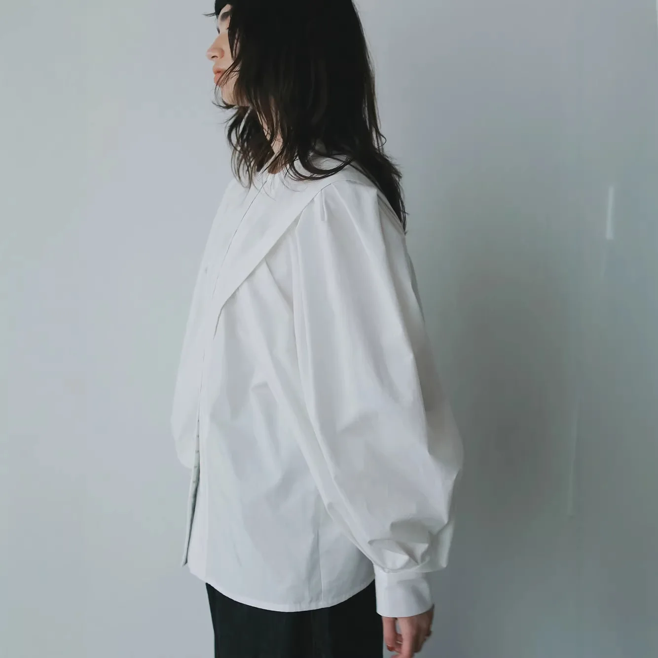 

Gagarich Spring Summer Design Sense Niche Shirt Women New Long Sleeved Shirt Loose French Silhouette Standing Cut Top Ins