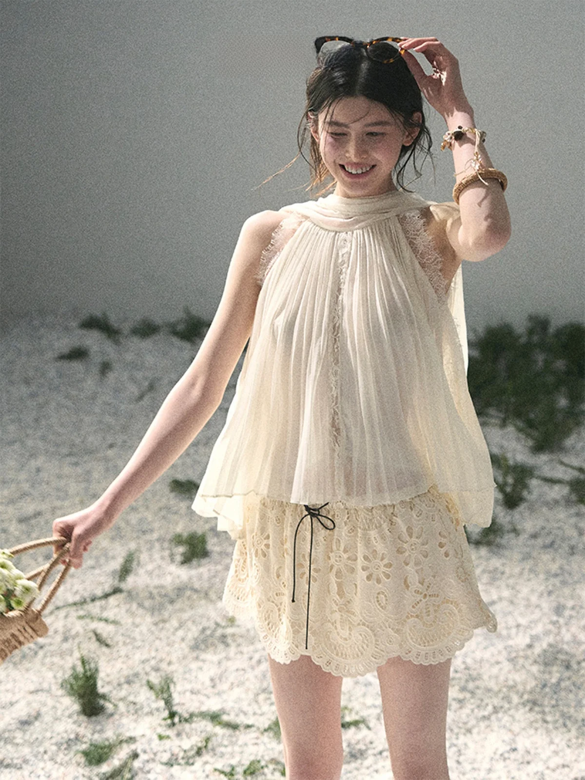 

Elegant Lace Trim Chiffon Shirt Women's Summer Sleeveless Folded Top Breathable Comfortable Fit Style Polyester Fabric