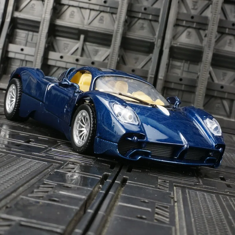 

Модель суперкара Pagani Utopia из сплава, масштаб 1:32, с открывающимися дверями, звуковыми и световыми эффектами, богатая детализация.