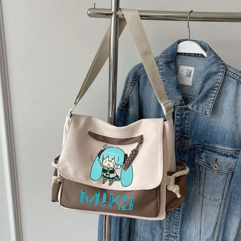 Hatsune Miku สินค้าอะนิเมะกระเป๋าสะพายนักเรียนสาวมูลค่าสูงการเดินทางเพื่อธุรกิจความจุขนาดใหญ่กระเป๋าสะพายข้างปรับได้ปัจจุบัน