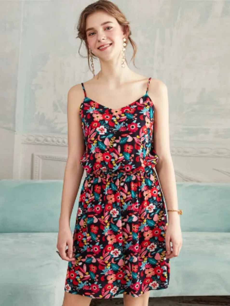 เดรสลายดอกไม้ทรงเอไลน์เอวสูงสไตล์ลำลองสำหรับผู้หญิง รุ่น V-Ne Svel Dr