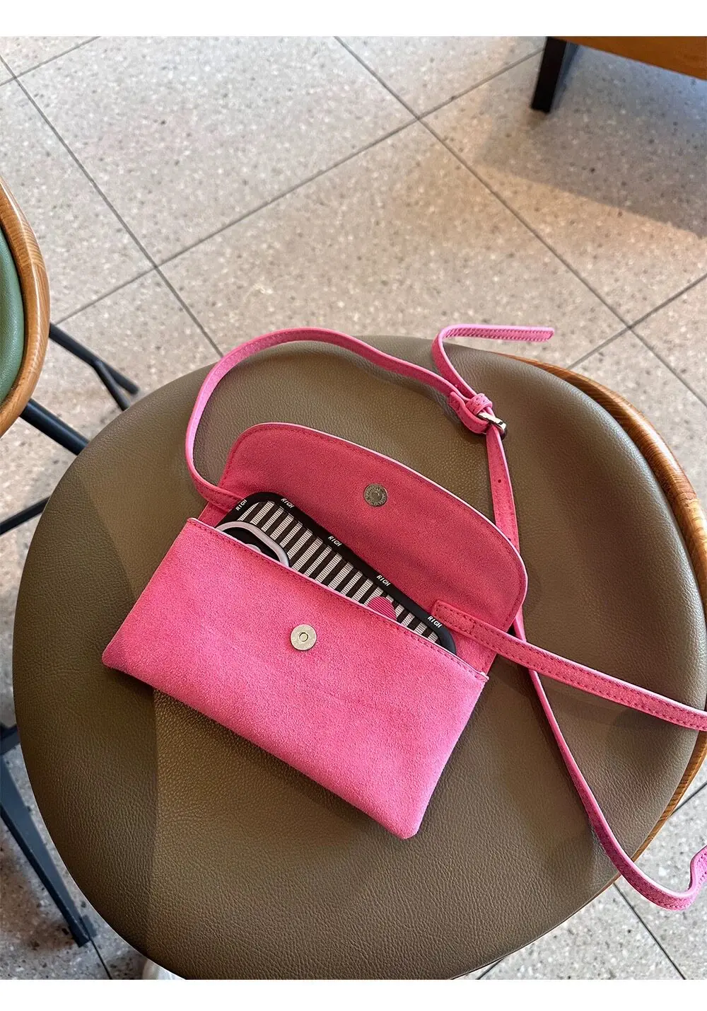 

2025 New Magenta Suede Phone Bag for Women, Mini Crossbody Shoulder Purse, Stylish & Versatile Small Bag