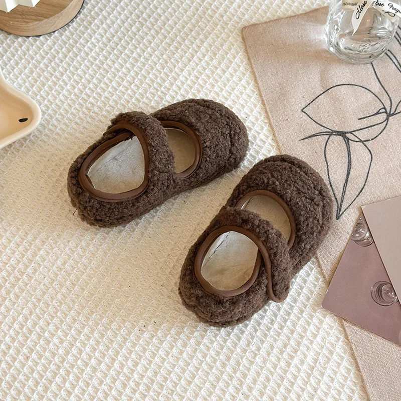 الرجعية تنوعا أحذية الفتيات 2025 شتاء نمط جديد للأطفال مسطحة القاع رقيق أحذية قطنية الراحة عدم الانزلاق الفتيات حذاء كاجوال