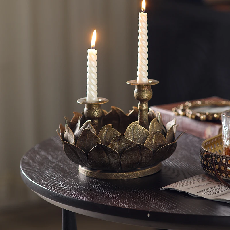 

Металлический подсвечник ручной работы в форме цветка лотоса для чайных свечей, для домашнего декора и украшений на Дивали. В наличии.