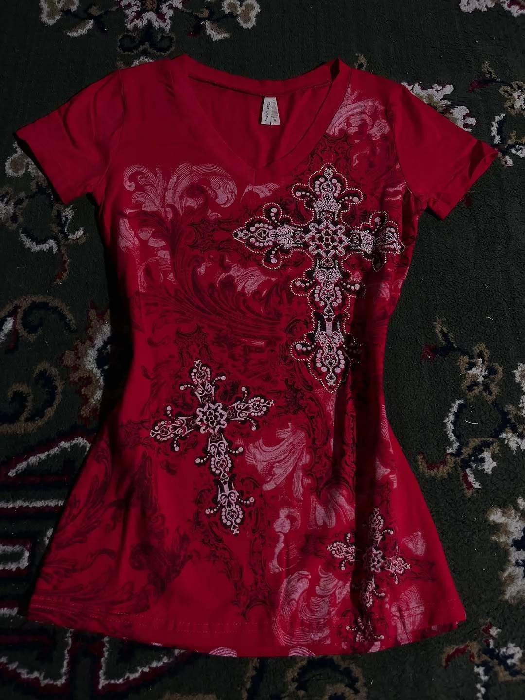 Dunkles Instagram-Style Mode-T-Shirt mit V-Ausschnitt für Damen, Winter Gothic Y2k Europäischer und Amerikanischer Cross-Border-Trend