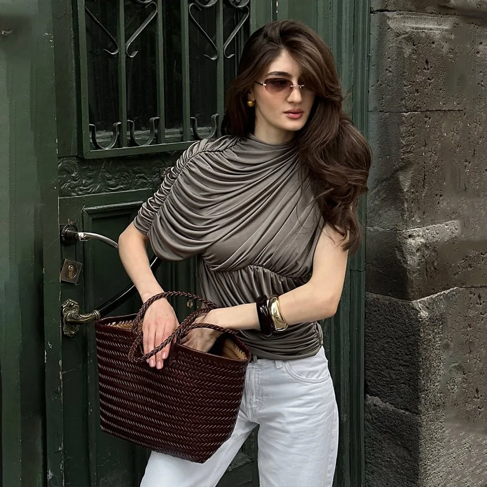 2025 نمط جديد الساخن بيع جولة الرقبة أعلى مثير الخصر مقصوص غير النظامية واحدة الأكمام مطوي بلون تي شيرت