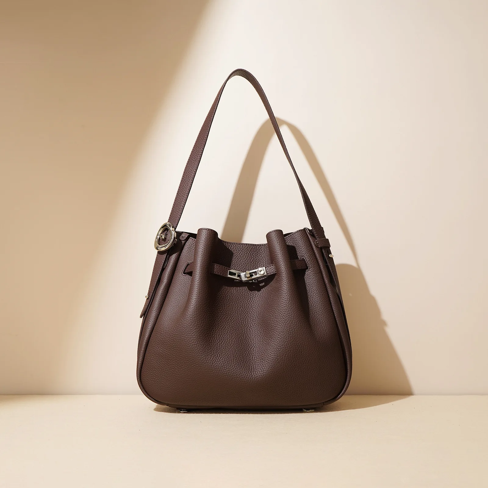 

High Quality Hot Girl Hand-held Tote Bag Female New Niche Design Retro Versatile Shoulder Bag Women's Genuine Leather Handbag