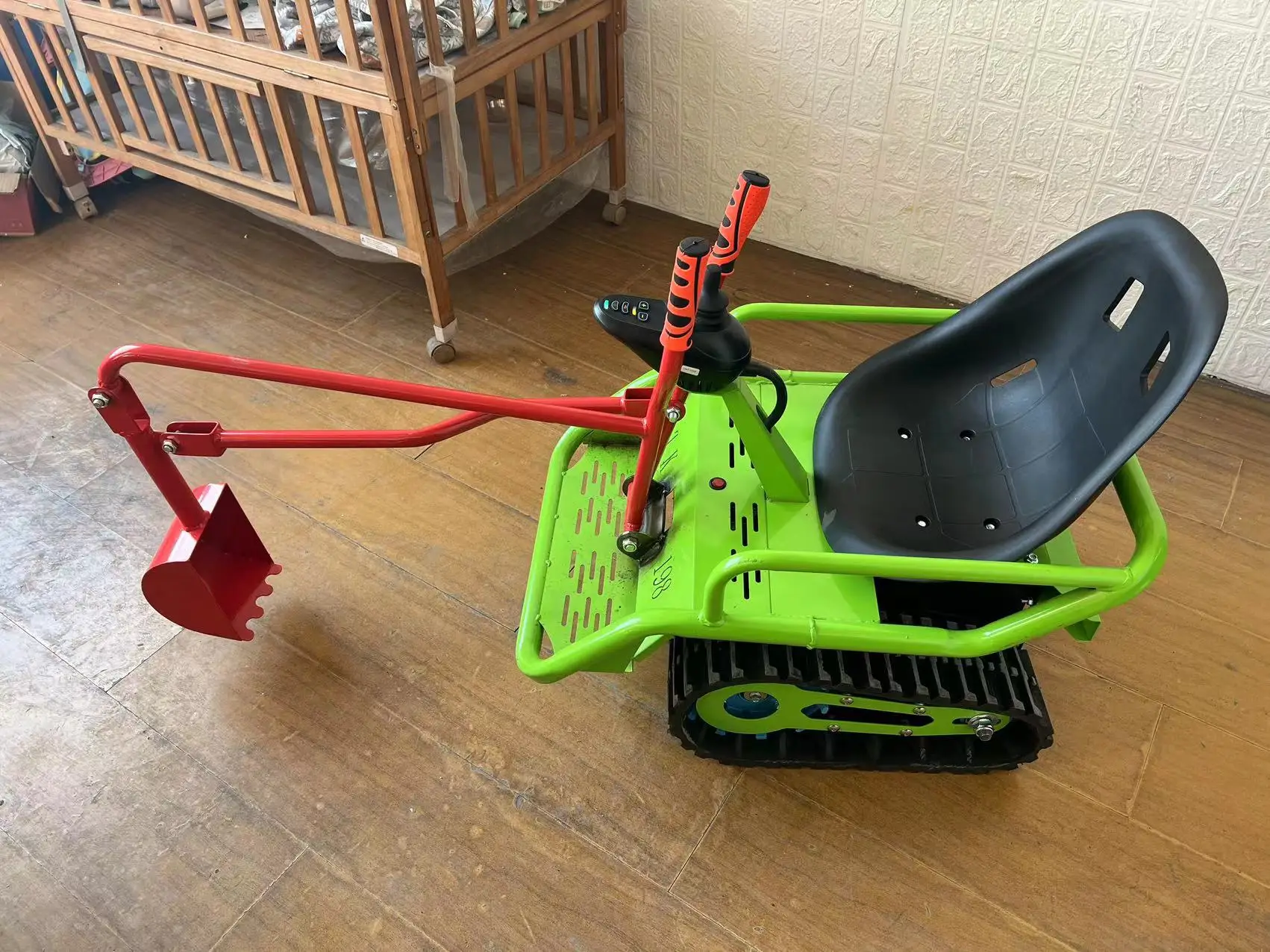 Upgraded 125cc Electric Children's Snow Taxi Small Tank Kart Field Entertainment Off-Road Digger for Outdoor Use