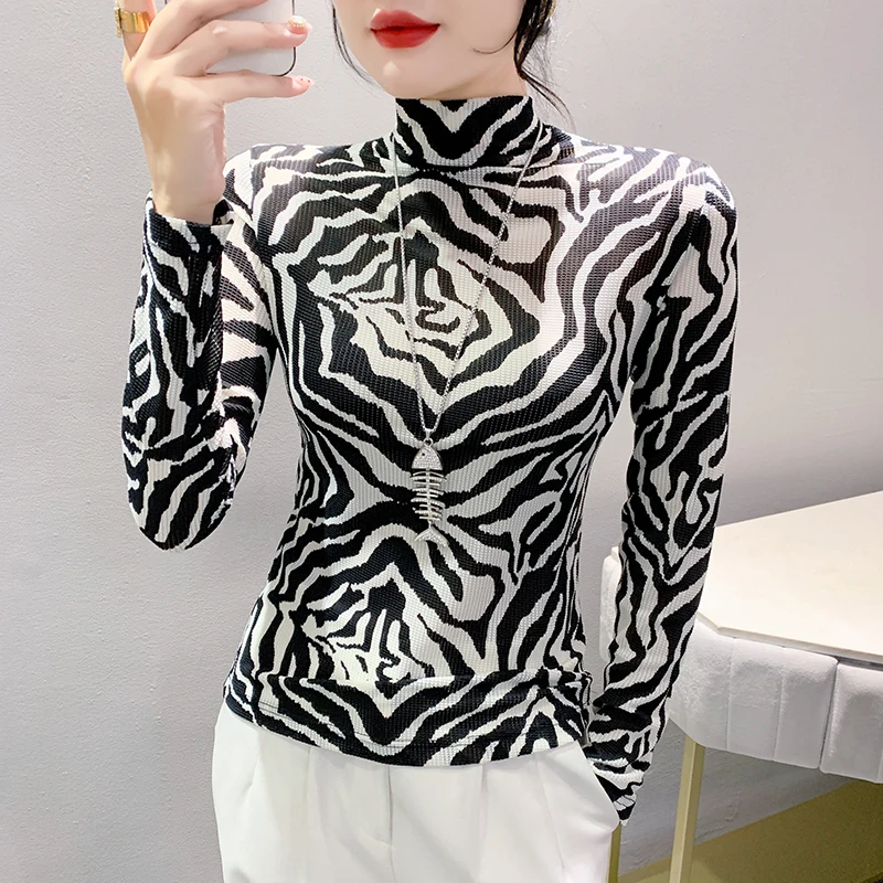 

2023 New Fall Winter Clothes T-Shirt Chic Sexy Turtleneck Print With Necklace Women Tops Long Sleeve Bottoming Shirt Tees 30027