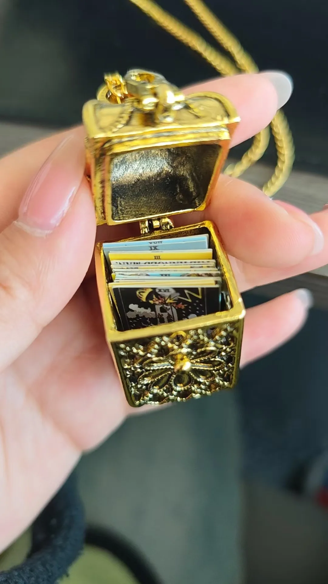 Tiny Mini Major Arcana Tarot Deck Locket Necklace, Retro Brass Filigree Cage Box Pendant Spiritual Amulet Tarot Jewelry