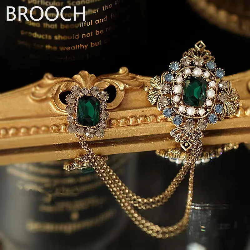 Courtly Baroque Temperament Rhinestone Brooches for Women Luxury Green Crystal Set Tassel Chain Design Lapel Pin Vintage Jewelry