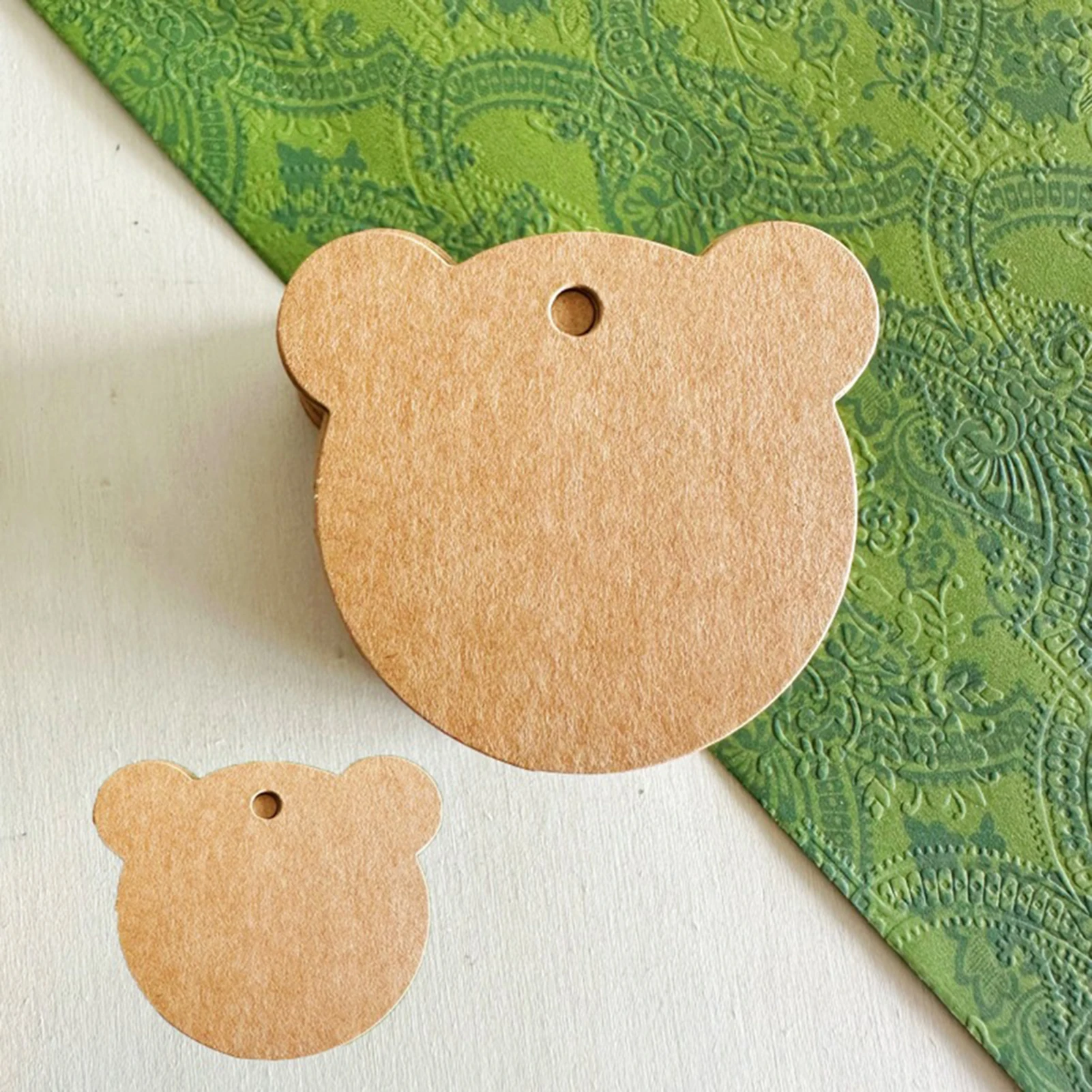 

100PCS Bear Shape Paper Tags Kraft Paper Card Labels Paper Cards Tags DIY Christmas/Wedding Party Favors Blank Hang Tag Gifts