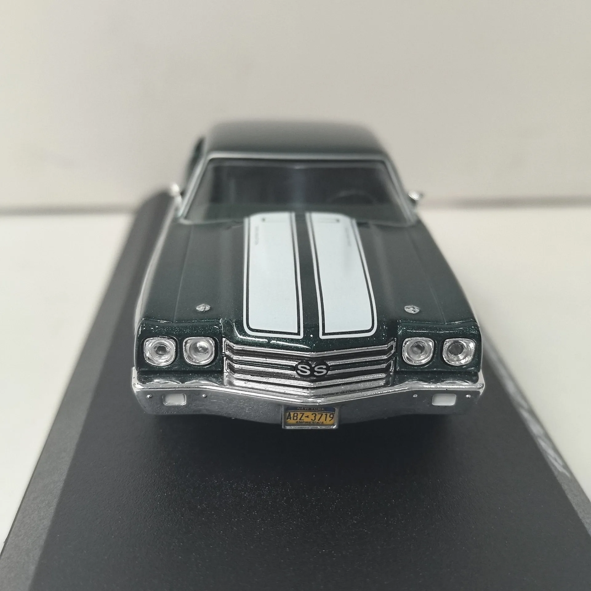 Diecast verde 1/43 escala Chevrolet Chevelle Ss 396 Chevrolet coche en miniatura de aleación juguete coleccionable regalo recuerdo adorno de exhibición