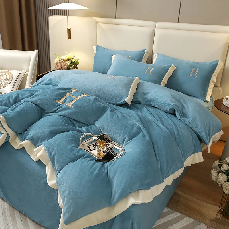 

Luxury Embroidered Milk Velvet Bedding Set, Four-Piece Set, Baby Velvet Bedspread Cover, Boy / Girl 's Flannel Coral Bedding