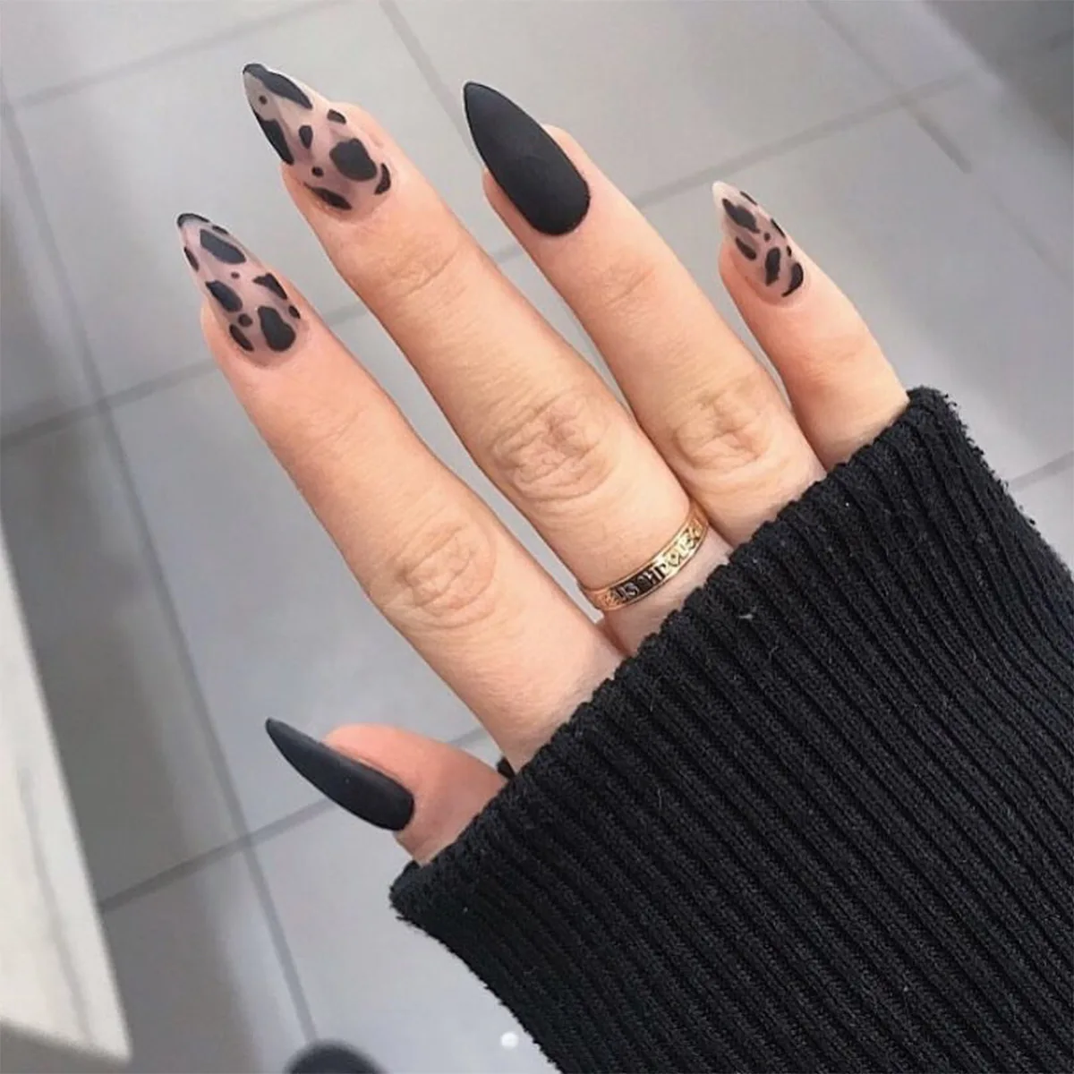 24Pcs/Box Ballerina Press on Nails False Set Round Coffin Artificial Cute Fake Nails Seamless Removable Fake Nail Art Decoration