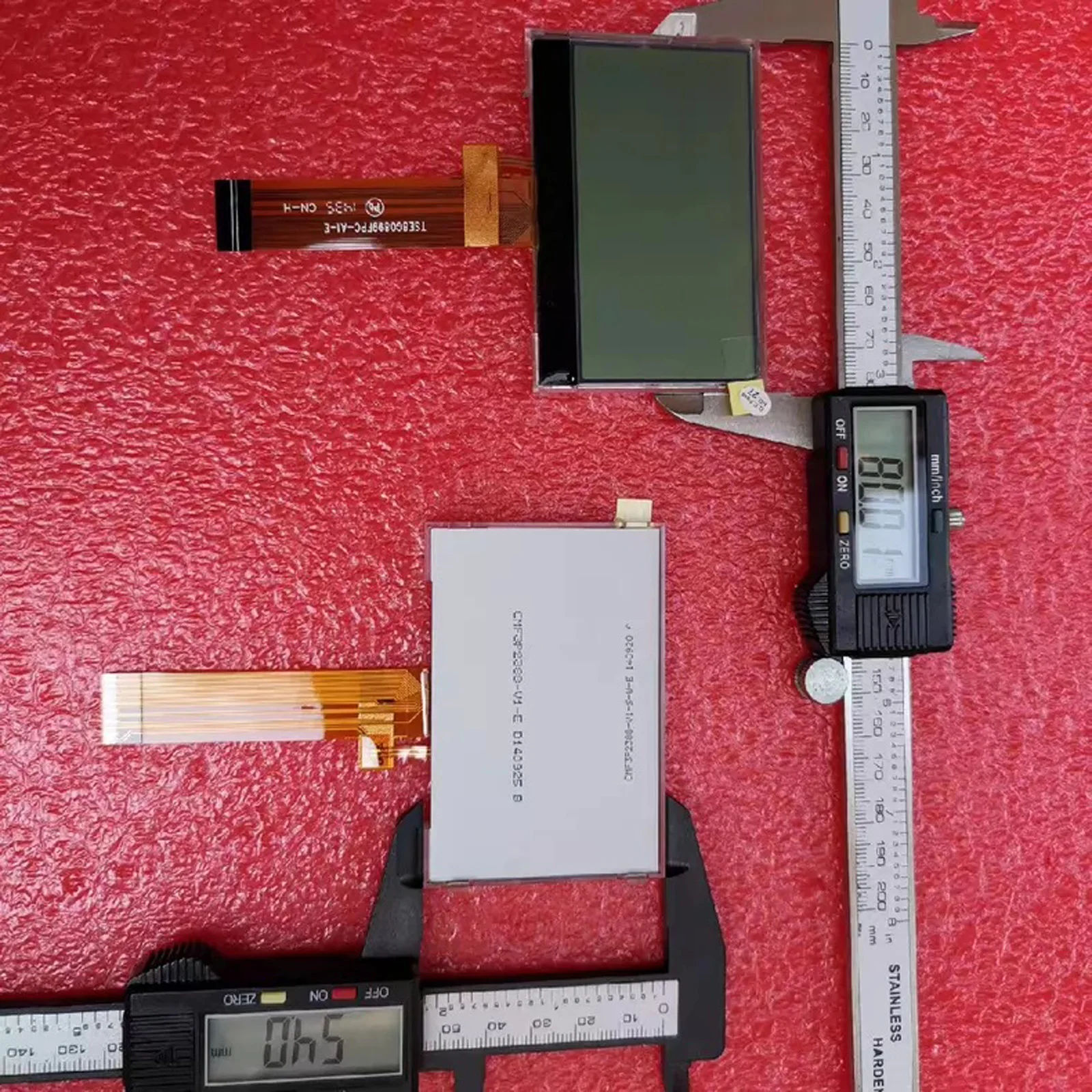 

Новый оригинальный ЖК-дисплей CMF3P2388-V1-S-W-E CMF3P2388-V1-E TSE8G0899FPC-A1-E
