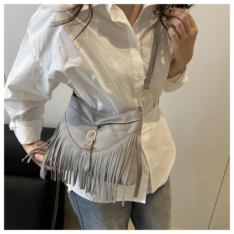 Wildleder-Umhängetaschen mit Fransen und Metallschnalle, verstellbarer Riemen, Halbmond-Umhängetasche im Western-Stil für Damen, für Reisen und den Alltag – Detail 16