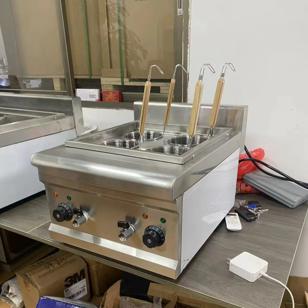 

Лидер продаж 2026 года: Настольная электрическая пастоварка из нержавеющей стали с 4 отверстиями, коммерческая машина для приготовления спагетти для пекарен, мукомольных заводов, винодельен