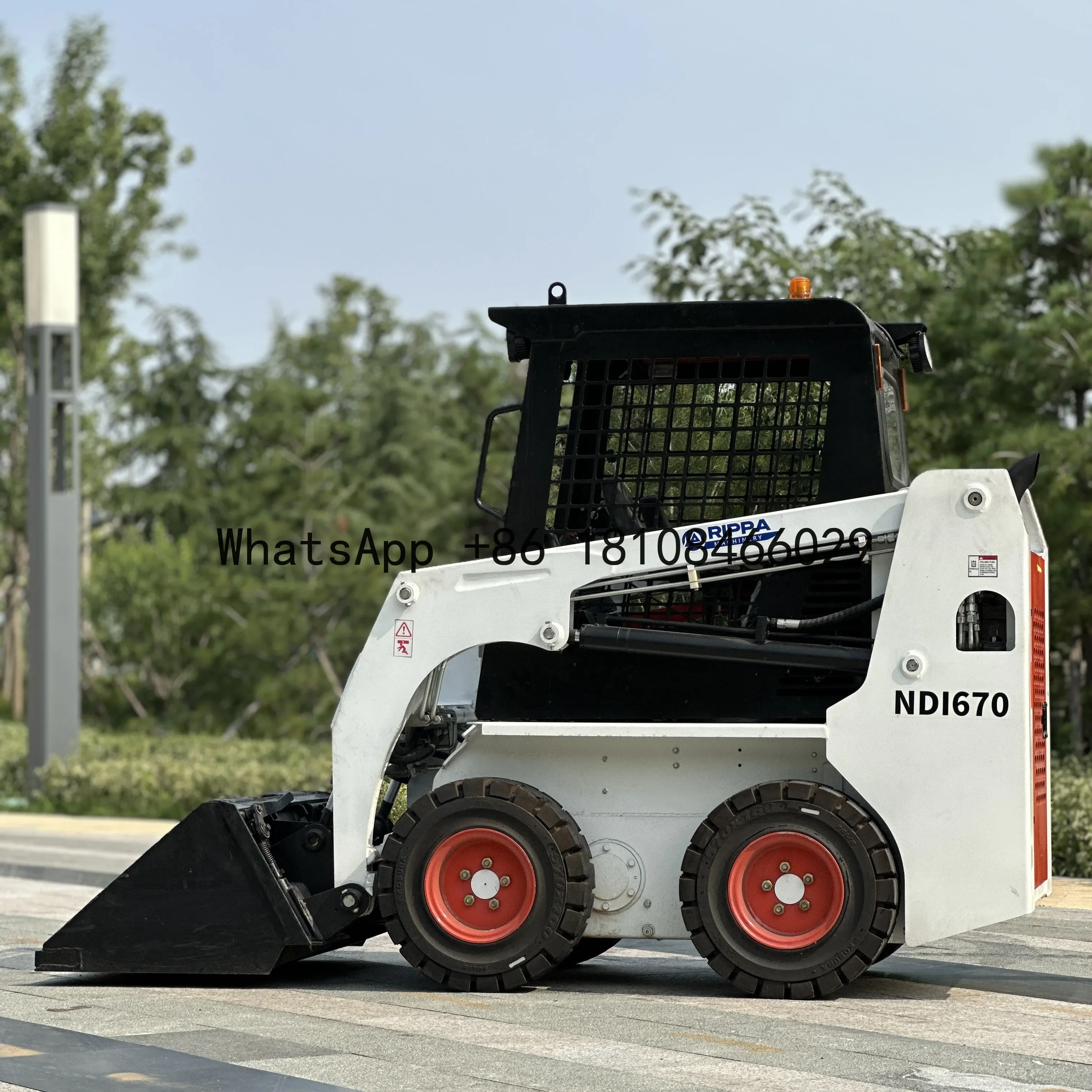 

Economical Cheap 1300Kg Mini Small Skid Steering Loader For Sale in America and Europe