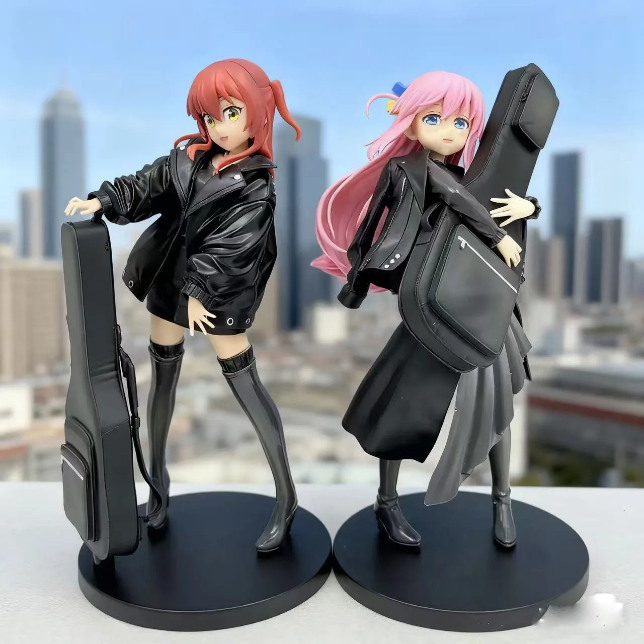 Стоящая фигурка, одинокая рок-гитара, двумерная красивая девушка, анимация, игровая модель, орнамент