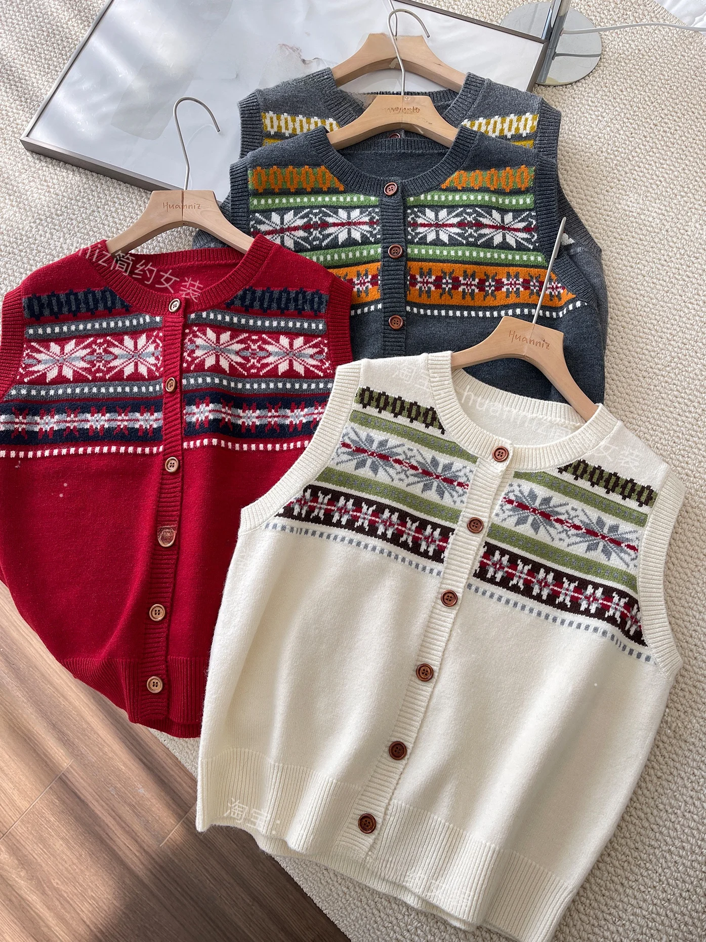

Spring Vintage Nordic Style Knitted Loose Sleeveless Sweater round Neck Diamond Pattern Embroidery Single Button Women's Vest
