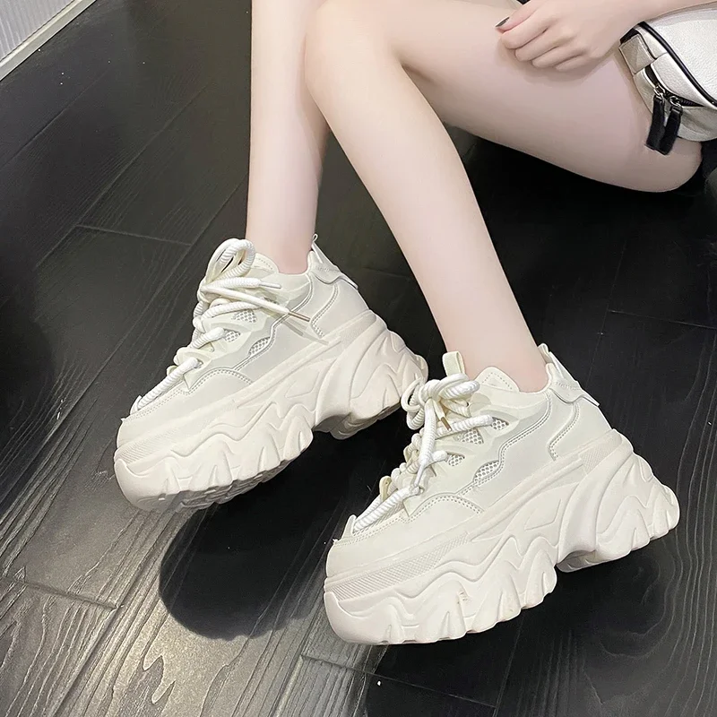 Damskie na platformie oddychajฤ
ce na co dzieล buty z siatkฤ
2023 nowe letnie adidasy 8.5CM koturny ukryte obcasy puste buty rekreacyjne kobieta