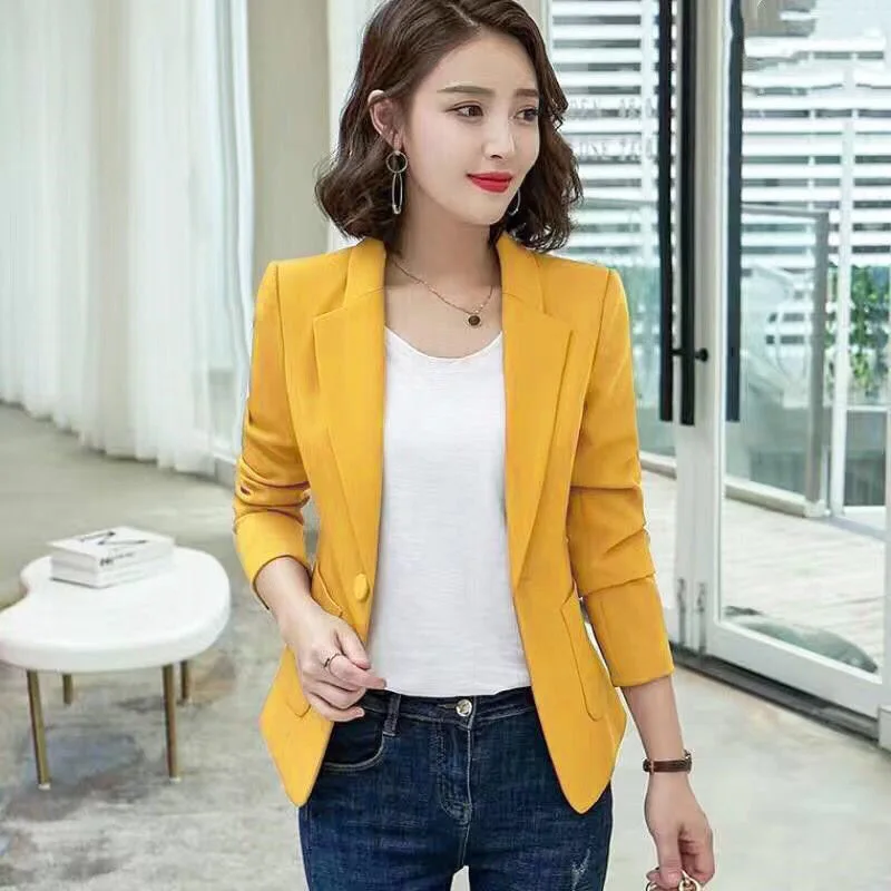 Blazer, jugendliche Damenkleidung, zierliche Knopfleiste, modernes Kleidungsstück, abnehmbarer Damen-Binde-Look, Fahison Fat, besonders charmant, zart