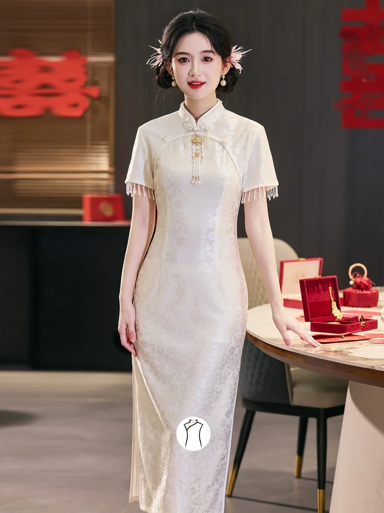 Vestido de Compromiso Blanco Estilo Juvenil, Diseño Elegante y Simple, Material Transpirable, Manga Corta, Qipao Largo para Ceremonia de Boda