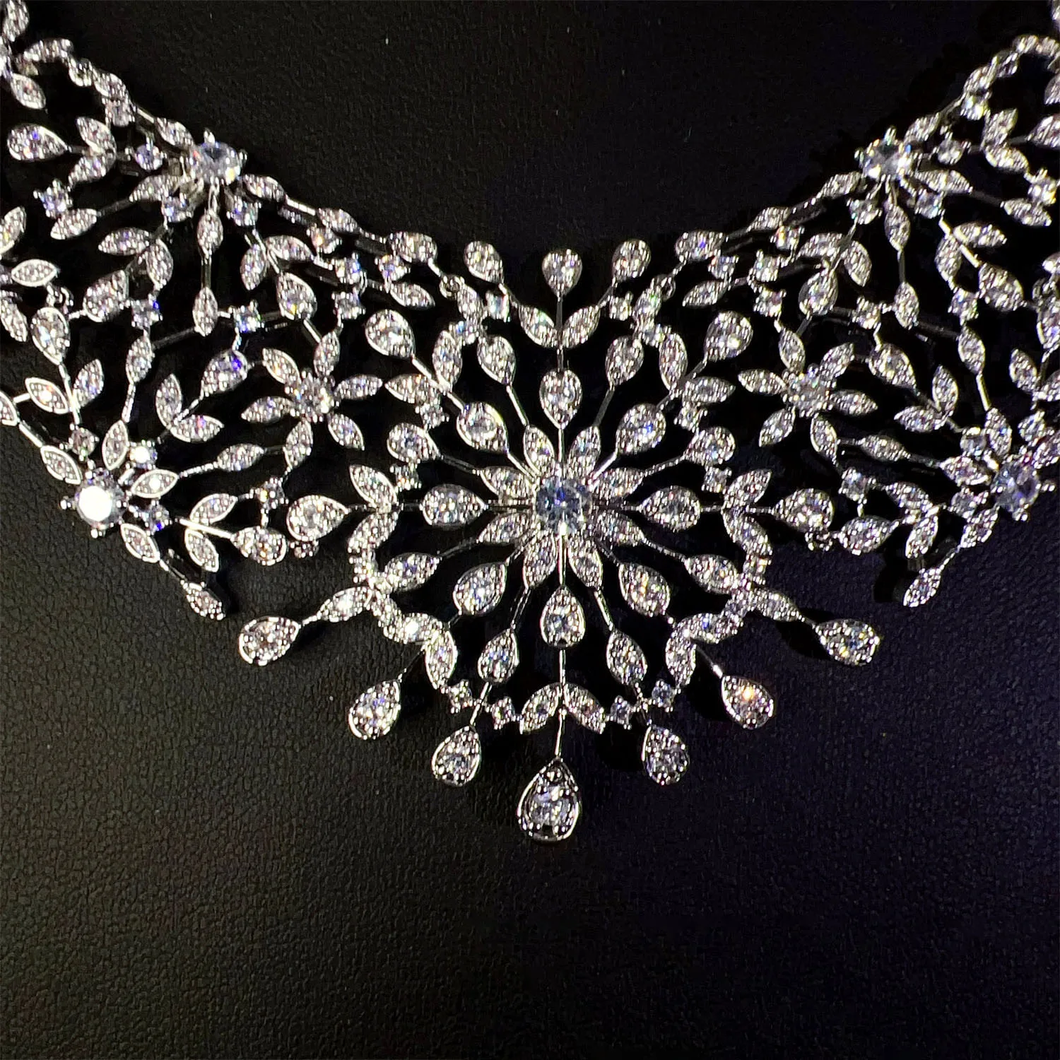 New Gorgeous Vintage Romantic Happiness Snowflake Necklace Earring Set Women's Clothing Wedding Holiday Party Bridal Gift M-988