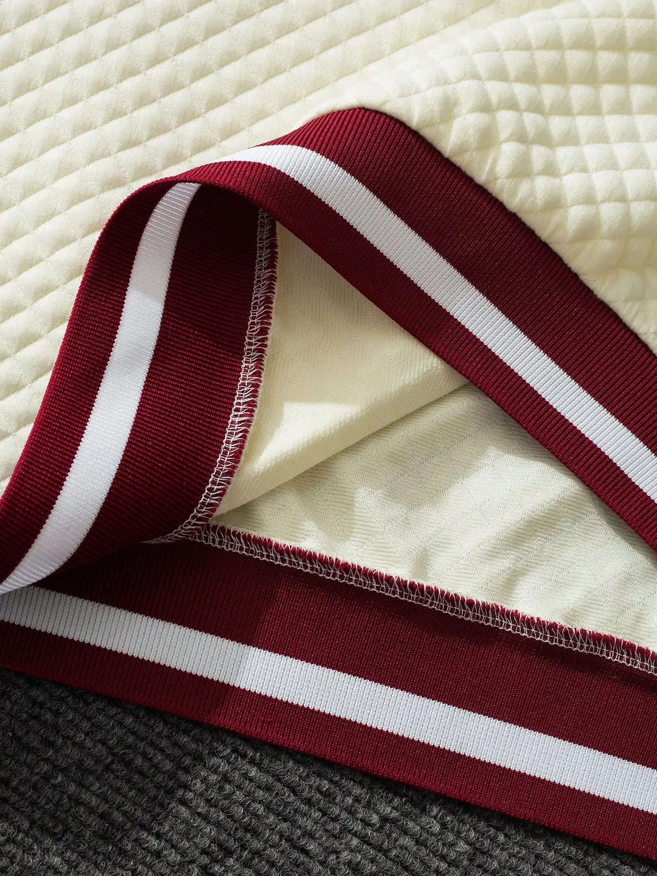 Herren Strukturierter Karierter Stoff Bestickter V-Ausschnitt Pullover Sweatshirt Preppy Pullover Sweatshirt Sportlicher V-Ausschnitt Sweatshirt – Detail 5