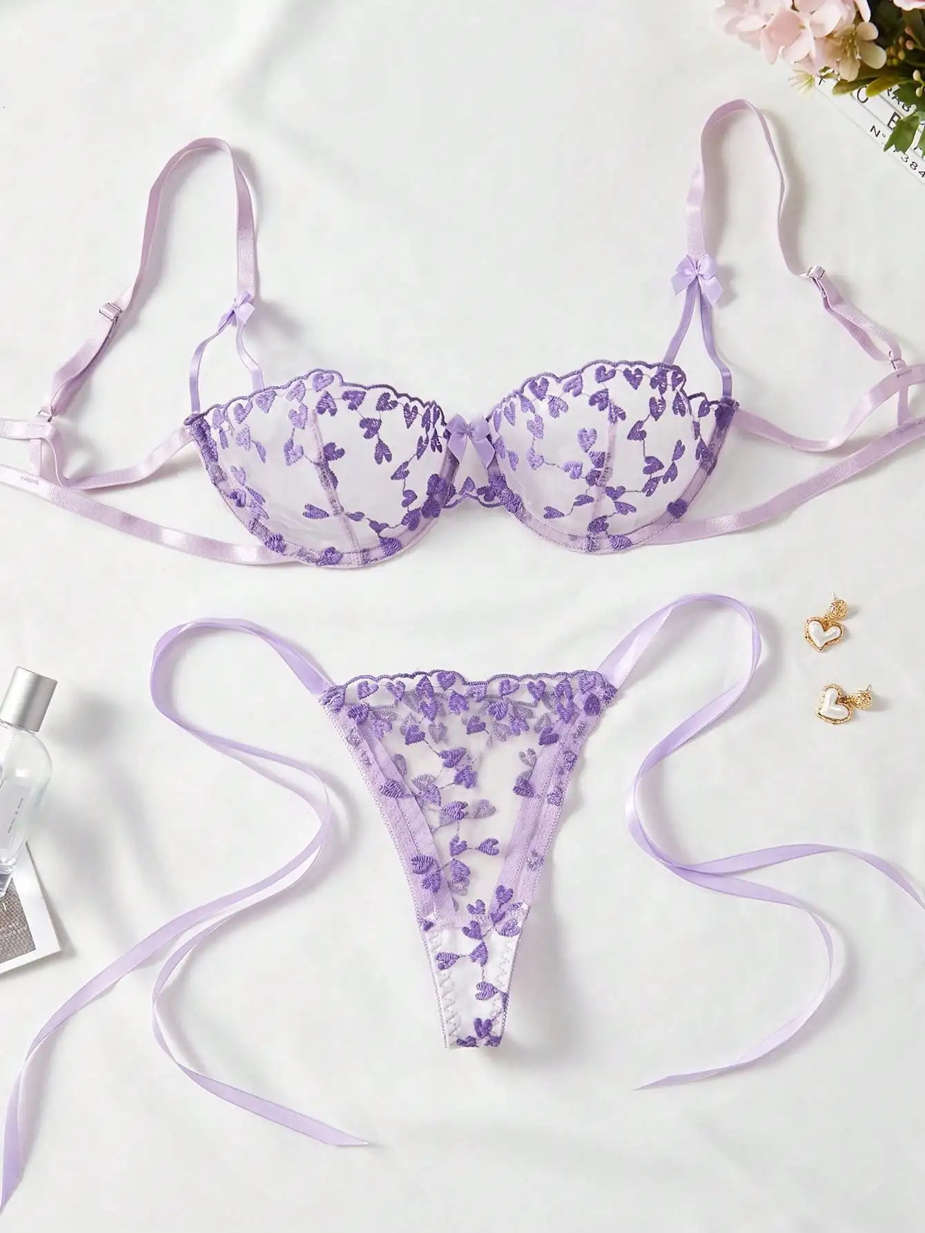 

Комплект прозрачного белья с вышивкой «Пурпурное сердце» и лямками-лентами для свиданий на День святого Валентина и посещения ночных клубов